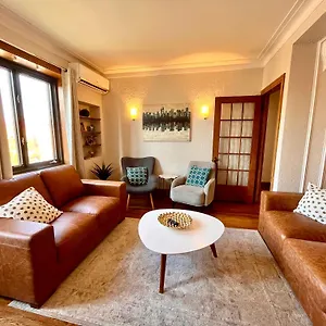 https://mtlvacationrentals-the-mtlvr-kisses.hotels-in-montreal.org
