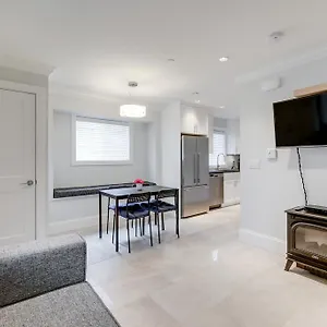 https://new-private-main-st-coach-house.vancouver-hotels-bc.net