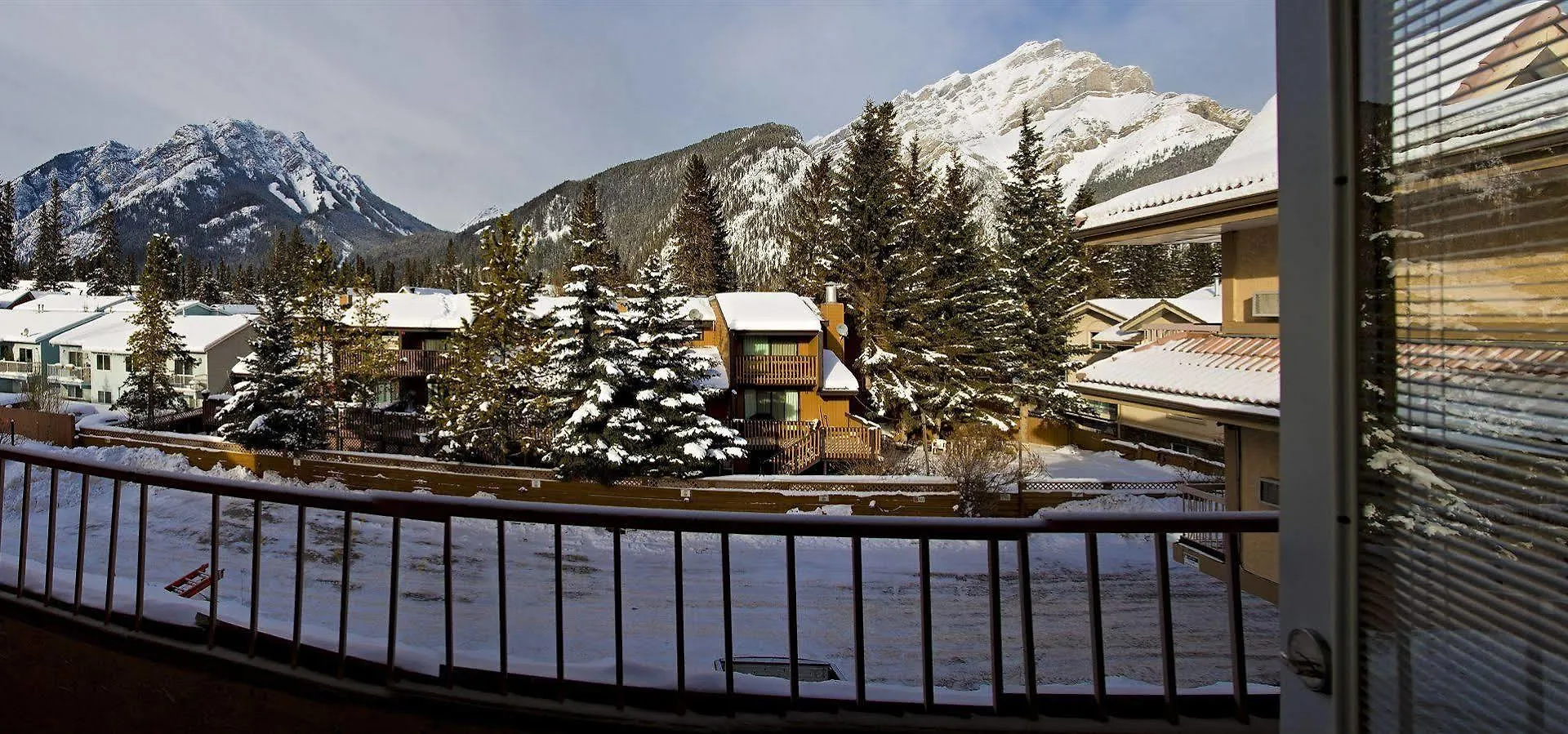 *** Hotel Red Carpet Inn Banff Canada